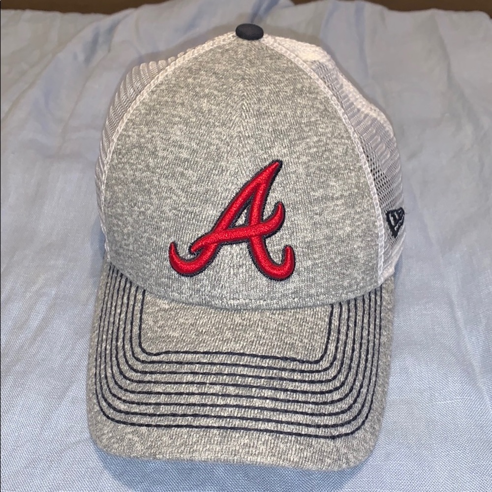 Atlanta Braves Women’s Ball Cap - Gray/White